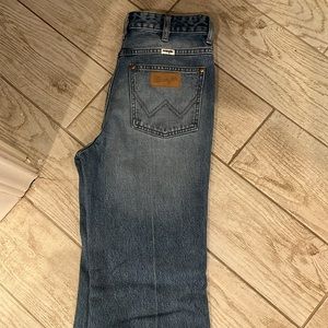 Women's Wrangler Wanderer jeans sz 27 by 34 excellent condition!